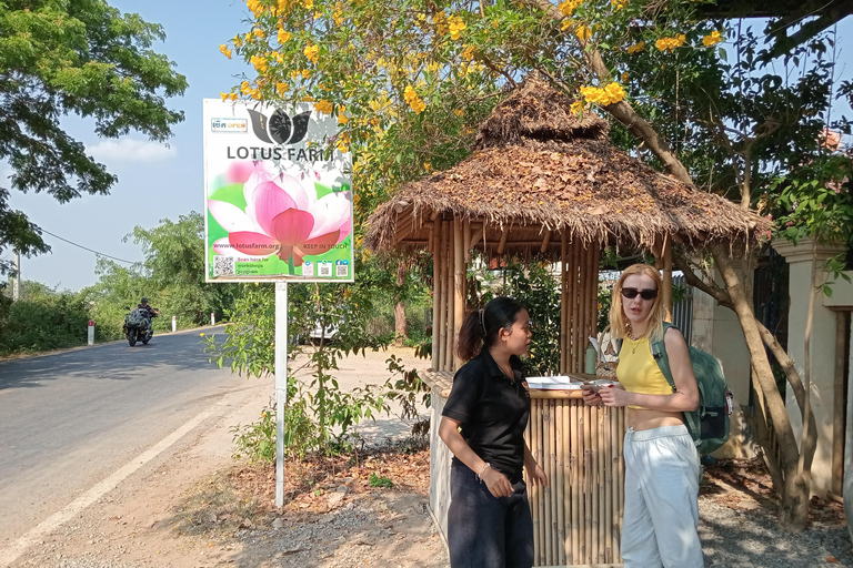 Siem Reap: Tonle Sap Lake & Floating Village Tour Tour in a Tuk Tuk