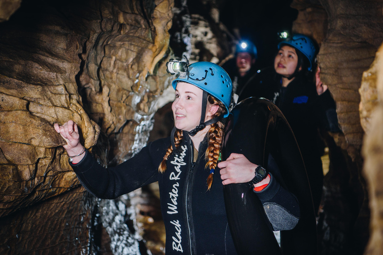 Från Auckland: Waitomo Caves Black Abyss Adventure Tour