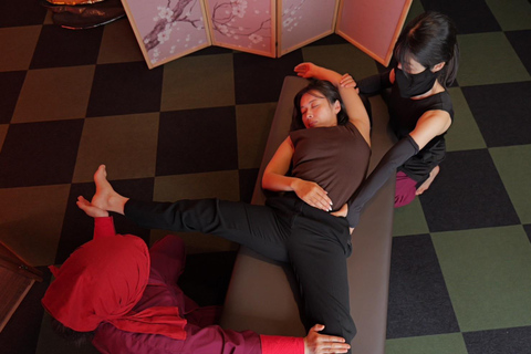 Tokyo: Ninja-Style Stretch Coordinated by 2 Physiotherapists