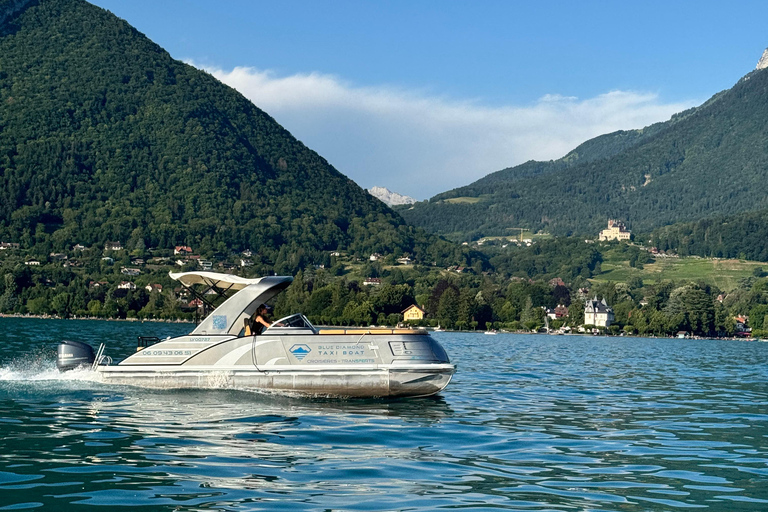 Annecy: Lounge boat cruise with skipper on the lake Dream getaway on a lounge boat on Lake Annecy