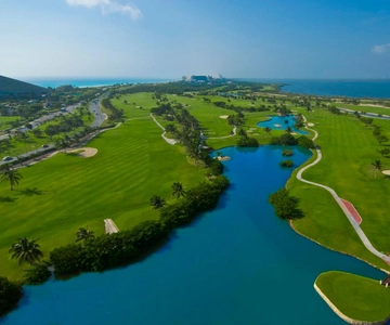 Play Iberostar Cancun Golf Course W/Clubs