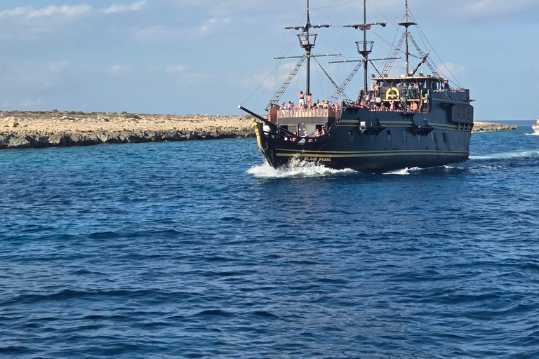 Ayia Napa: Black Pearl Pirate Ship Cruise with Lunch