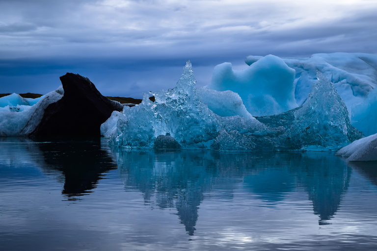 Excursión invernal de 2 días a la costa sur de Islandia