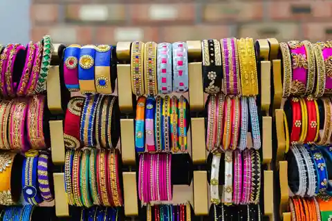 Delhi: Half-Day Guided Shopping Tour with Hotel Pickup