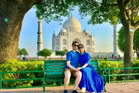 From Delhi: Taj Mahal Sunrise Tour with Entrances by Car