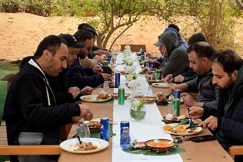 AlUla: Oasis Farm Tour and Traditional Feast with Locals
