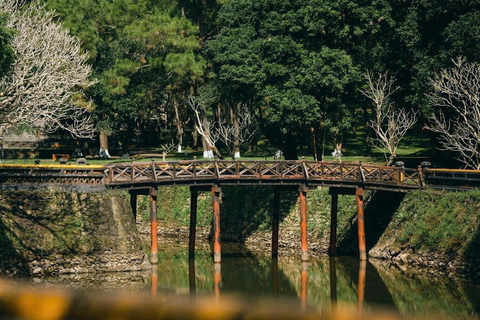 Hue: Excursión de un día a los lugares más destacados con conductor de habla inglesaPuedes elegir visitar 5 destinos