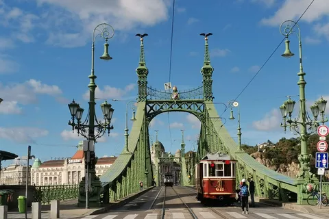 Budapest: 2,5-stündige Hidden Sights Private Bike Tour