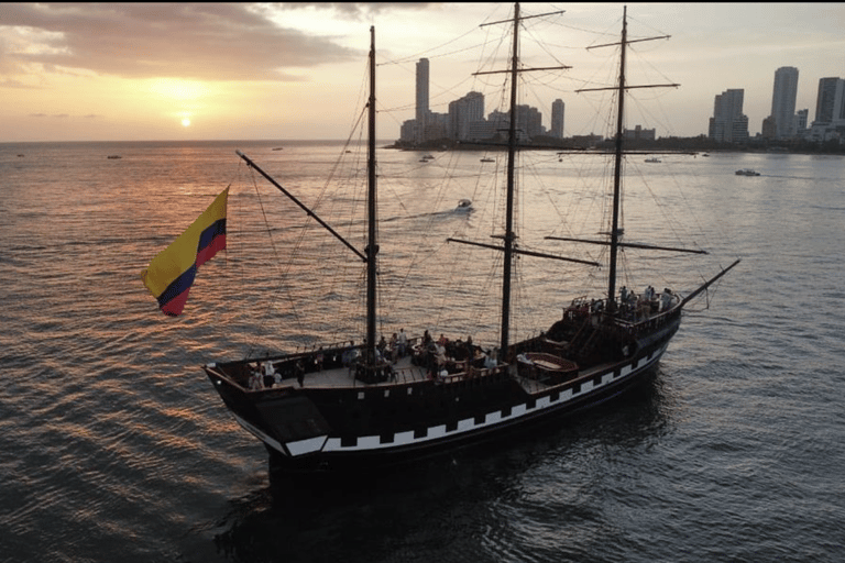 Zonsondergang over de baai in Phantom Boat