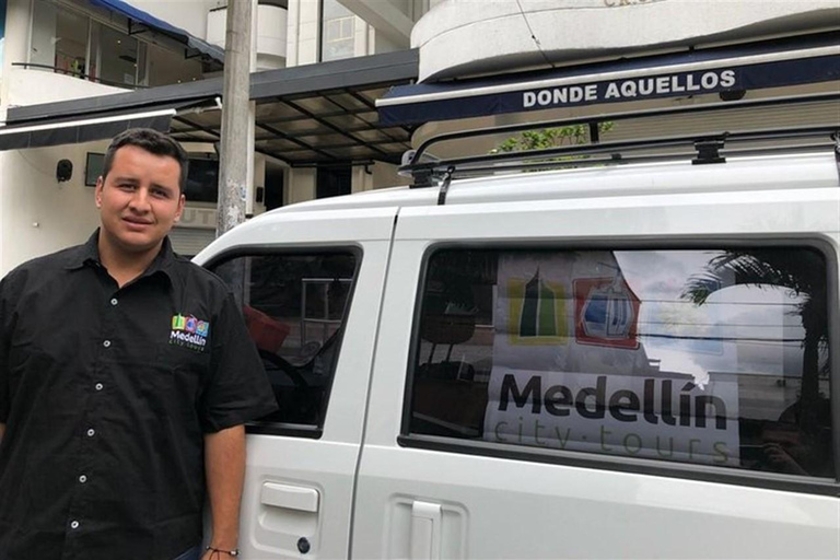 Medellín: Private Airport Transfer