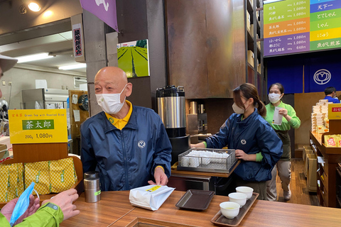 جولة سيرًا على الأقدام في سوق تسوكيجي للأسماك القديم