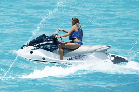 Aventura en moto acuática en la Laguna de Cancún