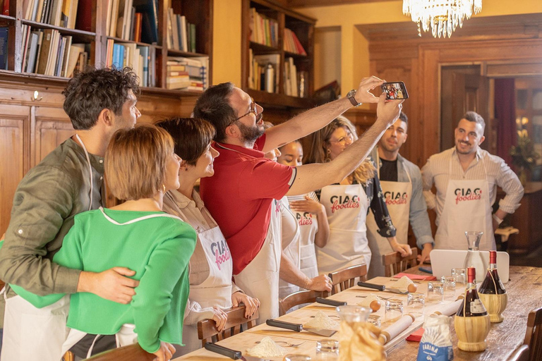 Florence: Pizza and Gelato Experience with Unlimited Wine