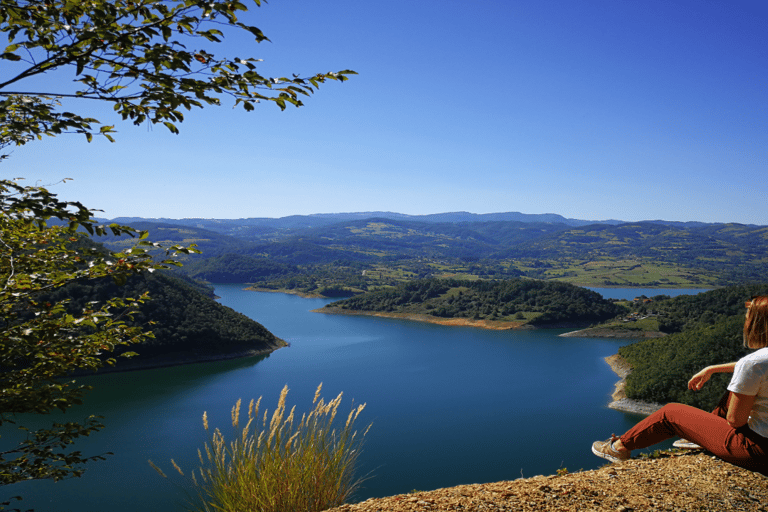 Depuis Belgrade : Valjevo, lac Rovni, rivière Gradac et Celije