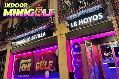 Sevilha: Experiência de minigolfe com 18 buracos na UV interna