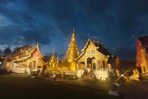 Old Chiangmai city & temples walking tour: (3 hours/1.7 km.)
