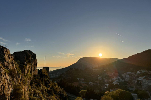 Split: Visita panorámica de la ciudad al atardecer en KlisExcursión nocturna al atardecer en Klis