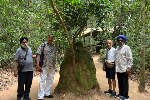 Zwarte Maagdenberg, Cu Chi tunnels, Cao Dai op de motor