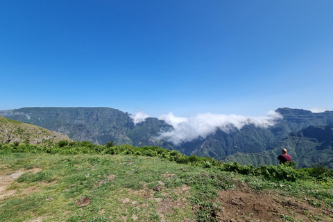 Madeira: SkyWalk, Fanal, naturliga pooler 4x4 Jeeptur