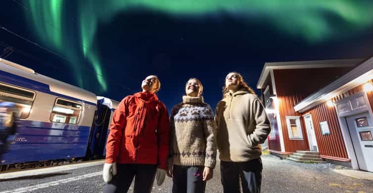 Aurores boréales en train arctique