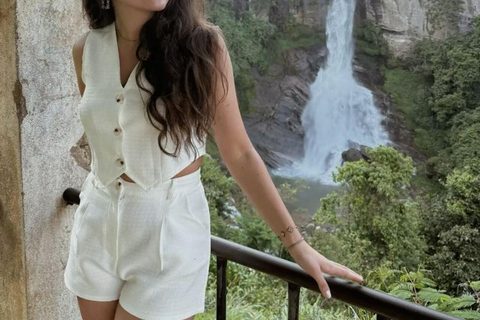 康提：兰博达瀑布和普纳瀑布，以及安布鲁瓦瓦天空塔日落康提：兰博达瀑布和普纳瀑布，以及安布卢瓦瓦天空塔日落之旅