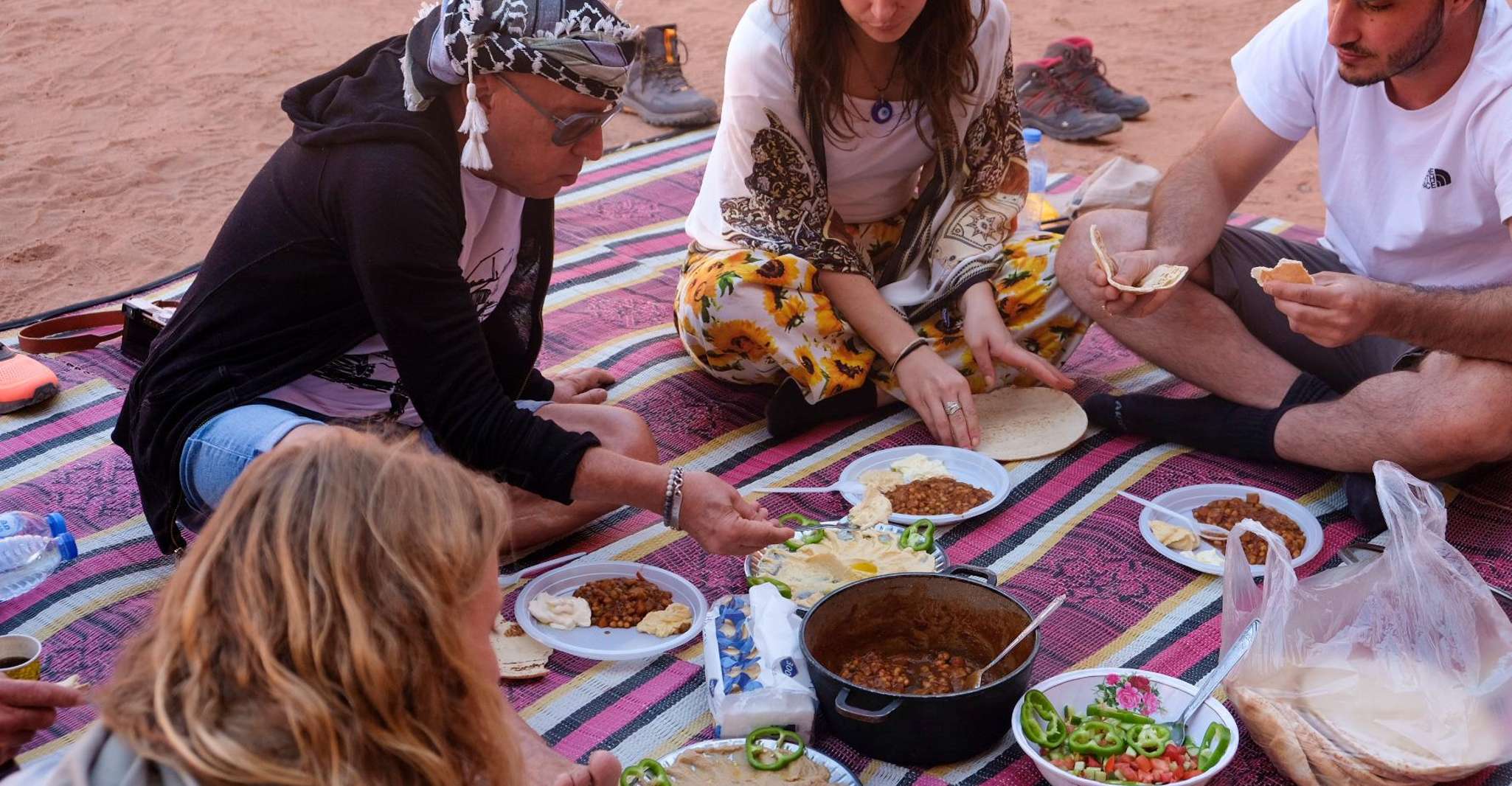 Wadi Rum, Jeep tour di mezza giornata - Hizvo