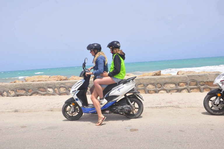 Süd-Djerba mit dem Roller: Olivenbäume, Töpferwaren und SonnenuntergangSüden von Djerba mit dem Roller: Olivenbäume, Töpferwaren und Sonnenuntergang