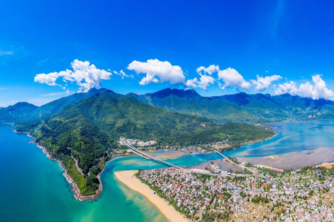 Von Hue aus: Privater Autotransfer nach Hoi An mit landschaftlich reizvollen Stopps