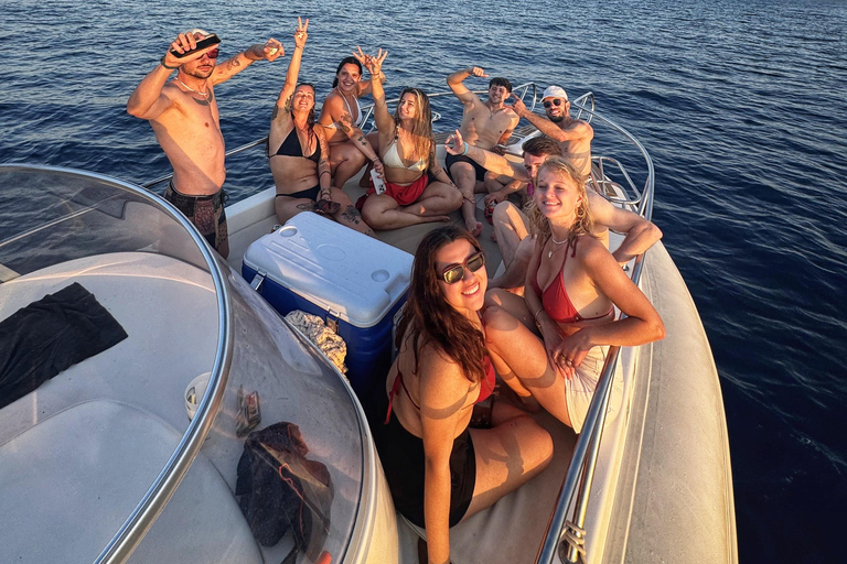 Palma de Mallorca: Private Sunrise Boat Tour & Watersports Sunrise experience + Long stop with water toys.