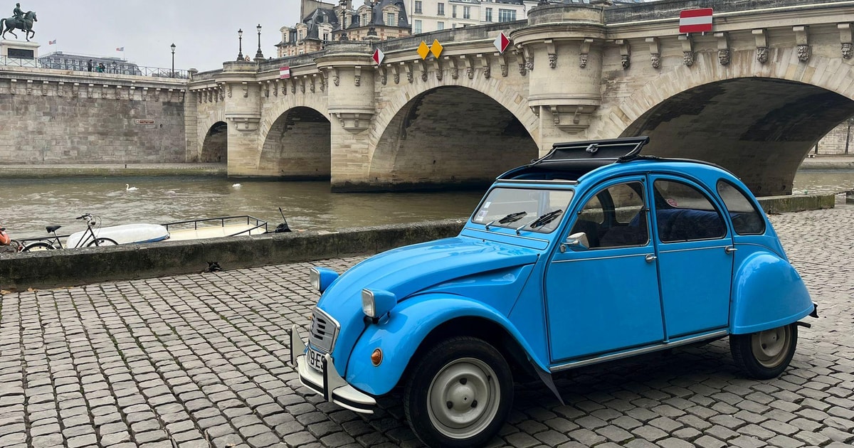 Paris: Private Sightseeing Tour in Citroën 2CV | GetYourGuide