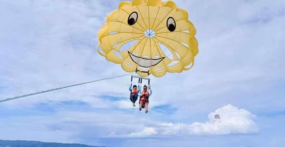 Boracay: Parasailing Adventure with Insta 360-Degree Camera
