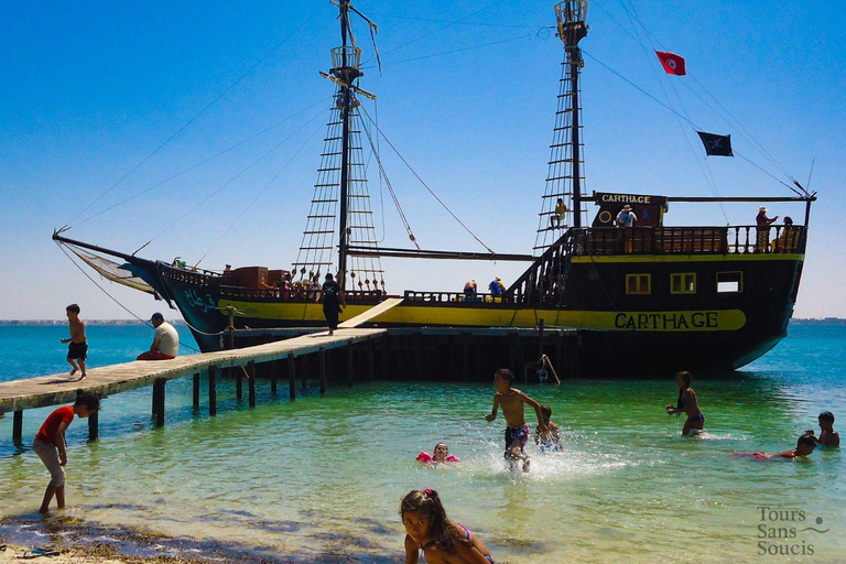 Djerba: Ksar Ghilane e barco pirata – 2 dias de aventura e descobertaDjerba: Ksar Ghilane e Barco Pirata – 2 dias de aventura e descoberta