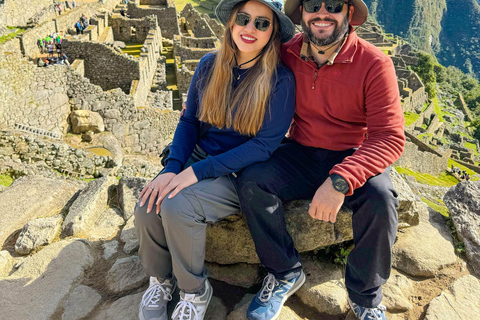 Machu Picchu: Circuit 2A (Classic Route) + Bus & Local Guide Last-Minute: Circuit 3B with Guide Included