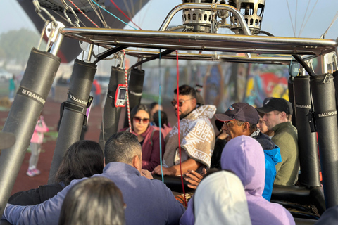 from MexicoCity:Balloon flight Over thepyramidsofTeotihuacanVuelo en globo aerostatico con traslado desde CDMX