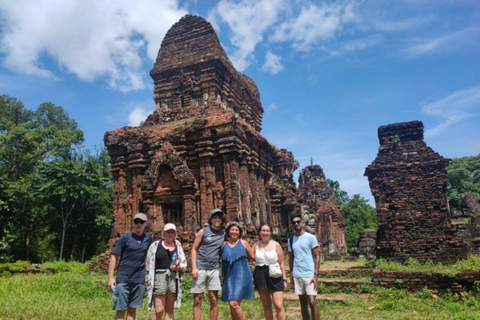 Desde Da Nang: Clase de Cocina de Cam Thanh y Santuario de My SonDa Nang:Clase de Cocina en Cam Thanh y Excursión en Grupo al Santuario de My Son