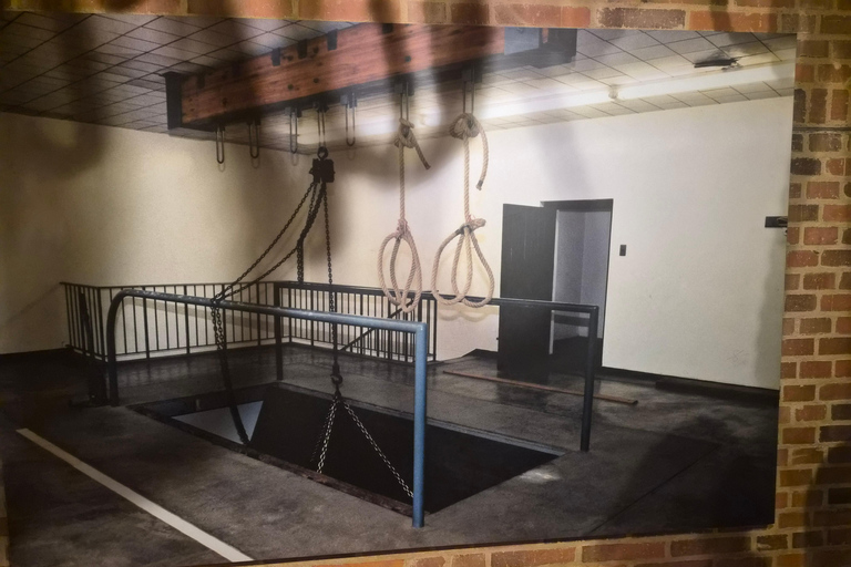Johannesburg Apartheid History Tour with Museum Entry