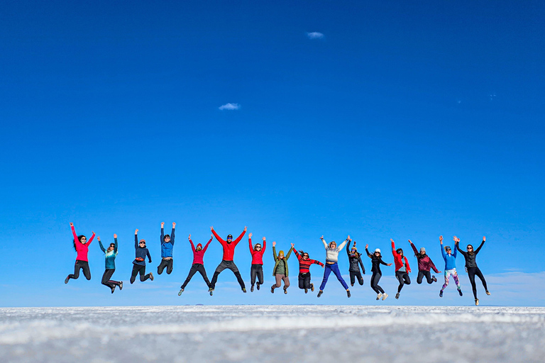 Uyuni: 3-Day Salt Flats, Lagoons, and Geysers Tour ENGLISH-SPEAKING GUIDE