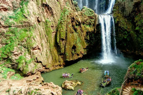 Escursione di un giorno alle cascate di Ouzoud da Marrakech con guida e barca