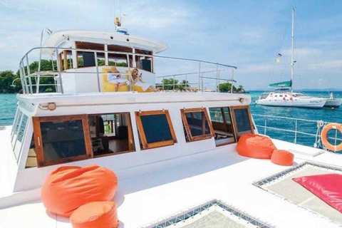 Phuket : Plongée en apnée sur l&#039;île de Corail et croisière en catamaran au coucher du soleil