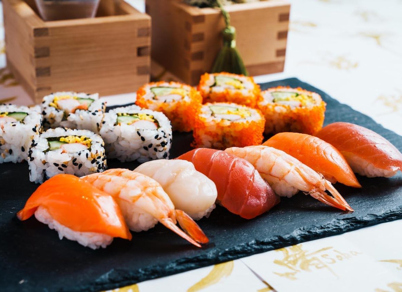 Tokyo: Kursus i rulning og tilberedning af autentisk sushi i Asakusa