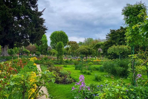 Van Gogh & Monet Villages: Full-Day Tour from Paris