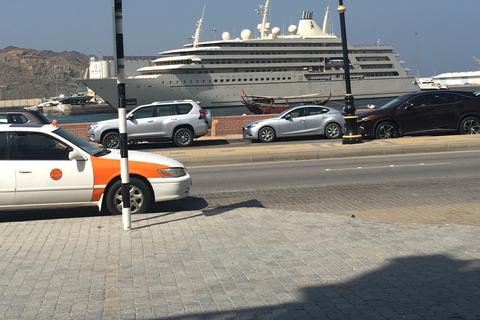 Muscat: Ganztägige Autovermietung mit Fahrer in Oman