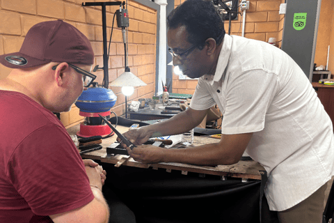 Galle: Traditional Silversmith Experience with Local Lunch