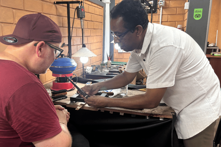 Galle: Traditional Silversmith Experience with Local Lunch