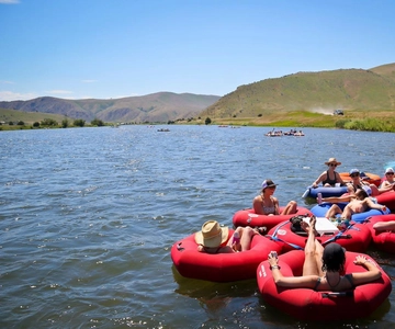 Madison River: Scenic Tubing Float Trip (2-3 hours)