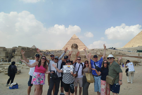 Hurghada: Viagem de um dia ao Cairo de avião, pirâmides, esfinge e museuEntrada para as Pirâmides de Gizé, a Esfinge e o Grande Museu Egípcio
