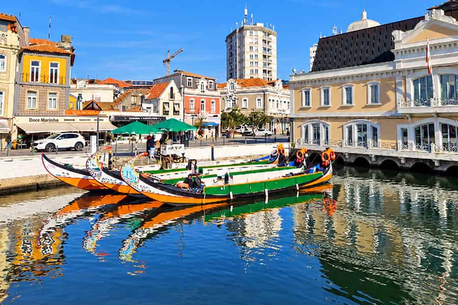 Ab Porto: Halbtagestour nach Aveiro und Costa Nova mit Bootsfahrt. Foto: GetYourGuide Ab Porto: Halbtagestour nach Aveiro und Costa Nova mit Bootsfahrt. Foto: GetYourGuide
