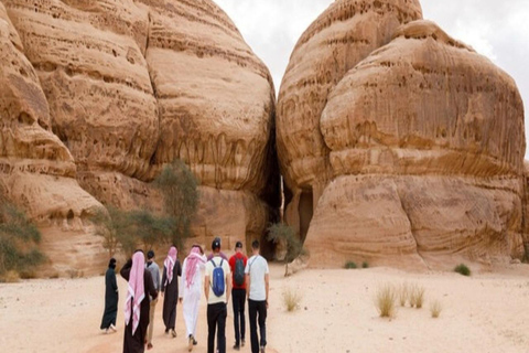 Al-'Ula: Hegra Winter's Edge e spedizione al tramonto nabateoAlUla: Hegra Winter's Edge &amp; Nabataean Sunset Expedition