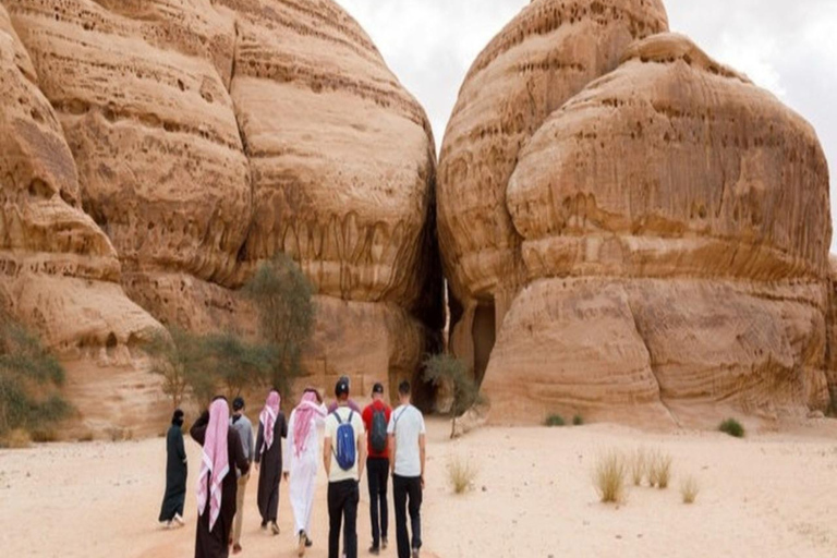 Al-'Ula: Hegra Winter's Edge e spedizione al tramonto nabateoAlUla: Hegra Winter's Edge &amp; Nabataean Sunset Expedition