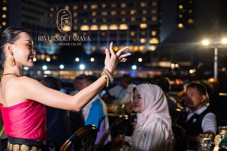 Bangkok: Riverside Faraya Halal Dinner Cruise at Asiatigue